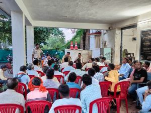 मंदिर हसौद थाना प्रभारी ने नवरात्रि पर्व के मद्देनजर दुर्गोत्सव समितियों की बैठक ली मंदिर हसौद थाना प्रभारी ने नवरात्रि पर्व के मद्देनजर दुर्गोत्सव समितियों की बैठक ली