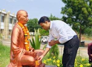 कलेक्टर एवं सीईओ जिला पंचायत ने महात्मा गांधी की जयंती पर उनकी प्रतिमा पर माल्यार्पण किया कलेक्टर एवं सीईओ जिला पंचायत ने महात्मा गांधी की जयंती पर उनकी प्रतिमा पर माल्यार्पण किया