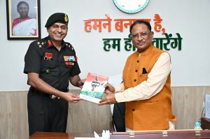 मुख्यमंत्री को सशस्त्र सैन्य समारोह में शामिल होने दिया गया आमंत्रण मुख्यमंत्री को सशस्त्र सैन्य समारोह में शामिल होने दिया गया आमंत्रण