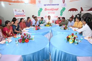 ब्रेकफास्ट विथ कलेक्टर: जमीनी स्तर पर उत्कृष्ट कार्य करने वाले कर्मचारियों के साथ कलेक्टर ने चर्चा की ब्रेकफास्ट विथ कलेक्टर: जमीनी स्तर पर उत्कृष्ट कार्य करने वाले कर्मचारियों के साथ कलेक्टर ने चर्चा की