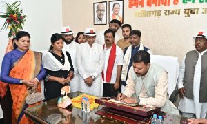 युवा आयोग के नव नियुक्त अध्यक्ष विश्व विजय सिंह तोमर ने किया पदभार ग्रहण युवा आयोग के नव नियुक्त अध्यक्ष विश्व विजय सिंह तोमर ने किया पदभार ग्रहण