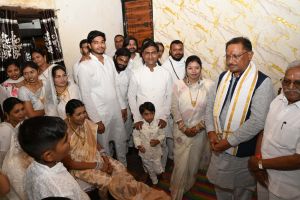 मुख्यमंत्री ने भण्डारपुरी धाम में गुरुगद्दी आसन के दर्शन कर प्रदेश की खुशहाली की कामना की मुख्यमंत्री ने भण्डारपुरी धाम में गुरुगद्दी आसन के दर्शन कर प्रदेश की खुशहाली की कामना की