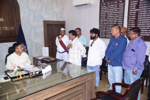 कलेक्टर ने साप्ताहिक जनदर्शन में सुनी लोगों की समस्याएं कलेक्टर ने साप्ताहिक जनदर्शन में सुनी लोगों की समस्याएं