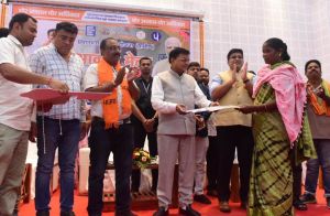 पक्का मकान के सपनों को पूरा करने प्रधानमंत्री श्री मोदी दृढ़ संकल्पित: प्रभारी मंत्री श्री देवांगन पक्का मकान के सपनों को पूरा करने प्रधानमंत्री श्री मोदी दृढ़ संकल्पित: प्रभारी मंत्री श्री देवांगन