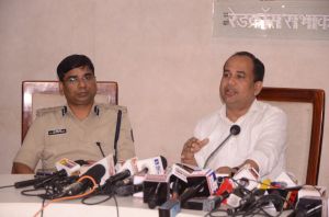 आदर्श आचरण संहिता के प्रति प्रतिबद्धता आवश्यक : कलेक्टर डॉ गौरव सिंह आदर्श आचरण संहिता के प्रति प्रतिबद्धता आवश्यक : कलेक्टर डॉ गौरव सिंह