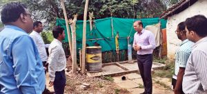 जल जीवन मिशन के संचालक डॉ. भुरे ने गांवों का दौरा कर कार्यों का किया निरीक्षण जल जीवन मिशन के संचालक डॉ. भुरे ने गांवों का दौरा कर कार्यों का किया निरीक्षण