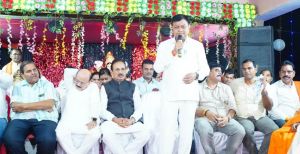 *पूर्वजों द्वारा कोहड़िया में प्रारंभ किए गए दशहरा उत्सव आज की पीढ़ी के लिए अमूल्य धरोहर : उद्योग मंत्री श्री देवांगन* *पूर्वजों द्वारा कोहड़िया में प्रारंभ किए गए दशहरा उत्सव आज की पीढ़ी के लिए अमूल्य धरोहर : उद्योग मंत्री श्री देवांगन*