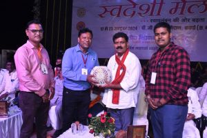 हमें अपने देश में उत्पादित वस्तुओं पर गर्व करना चाहिए : उपमुख्यमंत्री हमें अपने देश में उत्पादित वस्तुओं पर गर्व करना चाहिए : उपमुख्यमंत्री