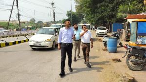 सड़क किनारे हरे भरे पेड़ों की अवैध कटाई करने वाले अज्ञात लोगों पर एफआईआर