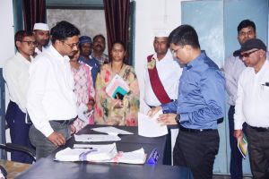 कलेक्टर ने किया विभिन्न शाखाओं का निरीक्षण 