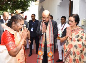  राष्ट्रपति श्रीमती मुर्मु का राजभवन में हुआ आत्मीय स्वागत