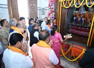 राष्ट्रपति श्रीमती मुर्मु एवं राज्यपाल श्री डेका ने महाप्रभु श्री जगन्नाथ भगवान के दर्शन किए 