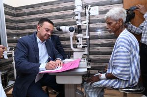  स्वास्थ्य मंत्री के निर्देश पर आल इंडिया ऑप्थेल्मोलॉजिकल सोसायटी की टीम ने दंतेवाड़ा से रिफर किए मरीजों की जाँच की