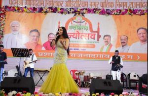  सुप्रसिद्ध भजन एवं गजल गायक श्री प्रभंजय चतुर्वेदी तथा बॉलीवुड की प्रख्यात प्लेबैक सिंगर ऐश्वर्य पंडित ने सुमधुर गीतों से बांधा समां