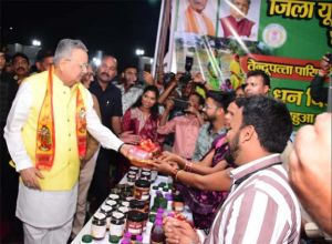  विधानसभा अध्यक्ष डॉ. रमन सिंह ने राज्योत्सव में विभागीय स्टॉल एवं प्रदर्शनी का किया अवलोकन