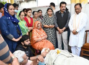  मुख्यमंत्री विष्णु देव साय ने पूर्व राज्यसभा सांसद स्व. गोपाल व्यास के अंतिम दर्शन में शामिल होकर दी भावभीनी श्रद्धांजलि