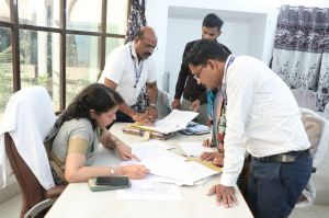 व्यय प्रेक्षक श्रीमती कनुप्रिया दमोर ने प्रत्याशियों  के खर्चे का किया निरीक्षण