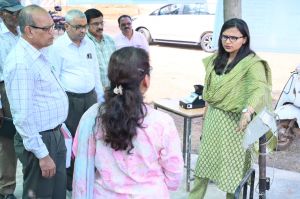 कलेक्टर ने चंदखुरी और थनौद उपार्जन केंद्र में व्यवस्था का लिया जायजा कलेक्टर ने चंदखुरी और थनौद उपार्जन केंद्र में व्यवस्था का लिया जायजा