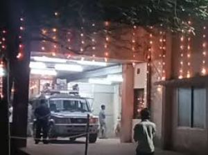 निर्माणाधीन भवन गिरने से दो मजदूर सहित एक नाबालिग घायल निर्माणाधीन भवन गिरने से दो मजदूर सहित एक नाबालिग घायल