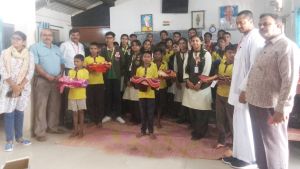 भारत सेवा श्रम संघ प्रणवानंद एकेडमी के बच्चों द्वारा कम्बल और फल वितरण भारत सेवा श्रम संघ प्रणवानंद एकेडमी के बच्चों द्वारा कम्बल और फल वितरण