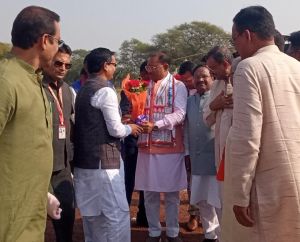 बालोद जिले के प्रवास पर पहुंचे सीएम साय बालोद जिले के प्रवास पर पहुंचे सीएम साय