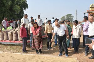 अपर मुख्य सचिव ऋचा शर्मा ने धान खरीदी केंन्द्रों का किया निरीक्षण अपर मुख्य सचिव ऋचा शर्मा ने धान खरीदी केंन्द्रों का किया निरीक्षण