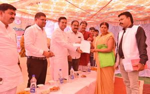 फार्म भरवा कर प्रधानमंत्री आवास योजना फेस टू का प्रारंभ करवाया विधायक ने फार्म भरवा कर प्रधानमंत्री आवास योजना फेस टू का प्रारंभ करवाया विधायक ने