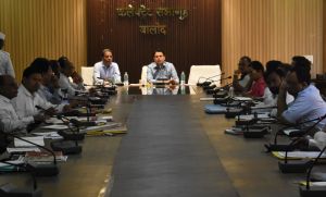 पंजीकृत किसानों के वास्तविक रकबे की धान खरीदी सुनिश्चित करें: कलेक्टर 