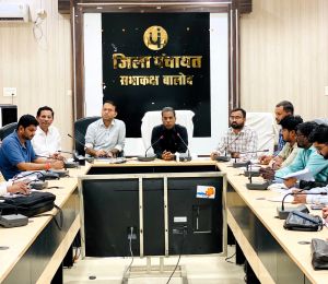 सीईओ ने योजनाओं को निर्धारित समयावधि में शीघ्र पूरा कराने दिए निर्देश