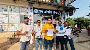  प्रधानमंत्री जन औषधि केंद्र में लोगों को सस्ती दर पर मिल रही दवाइयां