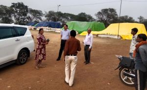 संभाग आयुक्त ने धान खरीदी केन्द्र लाटाबोड़ का किया निरीक्षण