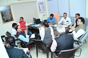 आयुक्त अबिनाष मिश्रा ने जोन 9 में पार्षदों के साथ चर्चा की