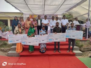  जनसमस्या निवारण शिविर में &rsquo;हमारा शौचालय-हमारा सम्मान&rsquo; अभियान अंतर्गत हितग्राही हुए सम्मानित
