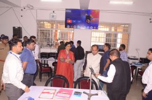  रायपुर दक्षिण विधानसभा उपनिर्वाचन  : सामान्य प्रेक्षक  जी रेखारानी व कलेक्टर डॉ गौरव सिंह ने स्ट्रांग रूम का मतगणना पूर्व लिया जायजा