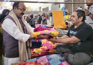  उप मुख्यमंत्री अरुण साव ने वृद्धाश्रम में बुजुर्गों को दिए फल, मिठाई और कंबल, बुजुर्गों के साथ केक काटकर अपने जन्मदिन की शुरुआत की