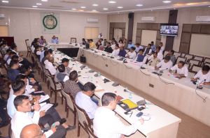  धान के अवैध भंडारण एवं परिवहन पर रखें नजर और करें कार्रवाई: कलेक्टर डाॅ. गौरव सिंह