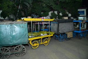 सड़कों के बाधित ट्रैफिक से छुटकारा दिलाने मार्ग के किनारे खड़ी वाहनों होगी कार्रवाई सड़कों के बाधित ट्रैफिक से छुटकारा दिलाने मार्ग के किनारे खड़ी वाहनों होगी कार्रवाई