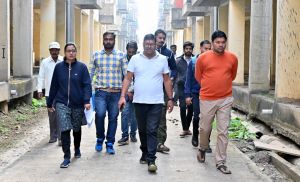 प्रधानमंत्री आवास योजना में निर्माणाधीन मकानो का औचक निरीक्षण करने पहुंचे आयुक्त