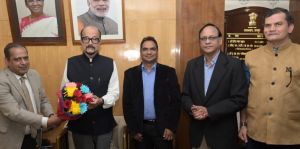 राज्यपाल डेका से पं. जवाहरलाल नेहरू मेमोरियल मेडिकल कॉलेज डीन डॉ. चौधरी ने सौजन्य भेंट की राज्यपाल डेका से पं. जवाहरलाल नेहरू मेमोरियल मेडिकल कॉलेज डीन डॉ. चौधरी ने सौजन्य भेंट की