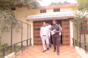 कलेक्टर पहुंचे बीआरसीसी कार्यालय और दिया अनुपस्थित बीआरसी को दिया शोकॉज नोटिस कलेक्टर पहुंचे बीआरसीसी कार्यालय और दिया अनुपस्थित बीआरसी को दिया शोकॉज नोटिस