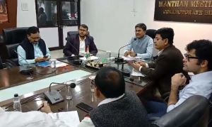 बिना अनुमति के मुख्यालय ना छोड़ें अधिकारी: कलेक्टर बिना अनुमति के मुख्यालय ना छोड़ें अधिकारी: कलेक्टर