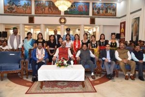 शबरी कल्याण आश्रम की छात्राओं ने राज्यपाल को दी असम-नागालैंड राज्य स्थापना दिवस की शुभकामनाएँ शबरी कल्याण आश्रम की छात्राओं ने राज्यपाल को दी असम-नागालैंड राज्य स्थापना दिवस की शुभकामनाएँ