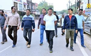 निगम आयुक्त ने हुड़को क्षेत्र में उद्यान, तालाब, स्टेडियम एवं सफाई व्यवस्था का निरीक्षण किया निगम आयुक्त ने हुड़को क्षेत्र में उद्यान, तालाब, स्टेडियम एवं सफाई व्यवस्था का निरीक्षण किया