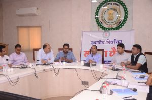  कलेक्टर डाॅ. गौरव सिंह ने ली स्थानीय निर्वाचन की समीक्षा बैठक