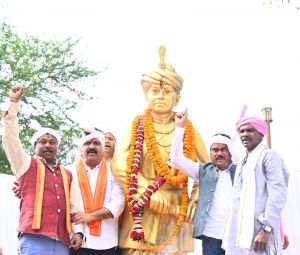  उप मुख्यमंत्री  विजय शर्मा ने जगदलपुर में शहीद गेंद सिंह की प्रतिमा का किया अनावरण
