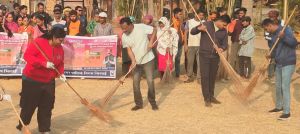 शासन के 1 वर्ष पूर्ण होने की खुशी में भगवा चौक एवं कुरूद उद्यान में किया श्रमदान शासन के 1 वर्ष पूर्ण होने की खुशी में भगवा चौक एवं कुरूद उद्यान में किया श्रमदान