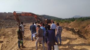 सहायक कलेक्टर तन्मय खन्ना ने किया क्रेशर उद्योग का निरीक्षण सहायक कलेक्टर तन्मय खन्ना ने किया क्रेशर उद्योग का निरीक्षण