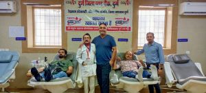 हर्ष और टिकेश्वर ने किया रक्तदान हर्ष और टिकेश्वर ने किया रक्तदान