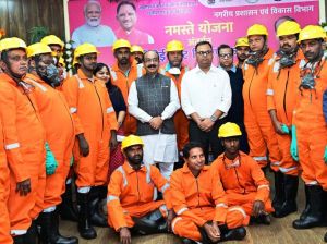  समाज व देश हित में कार्य कर रहे सफाई कर्मचारियों और उनके परिवार की सुरक्षा शासन का दायित्व - अरुण साव