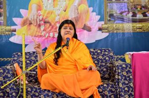 भगवान को पाने के लिए संसार से मानसिक विरक्त होना आवश्यक - सुश्री धामेश्वरी देवीजी